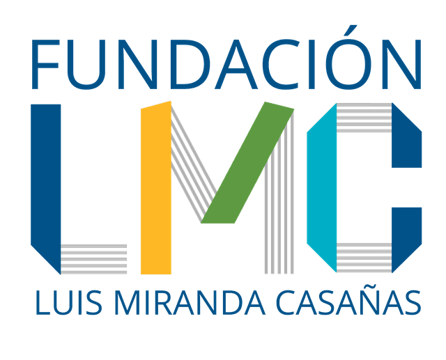 Woman wearing RRIQUEÑO T-shirt